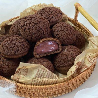 巧克力酥皮泡芙，甜品愛好者、奶油愛好者的最愛